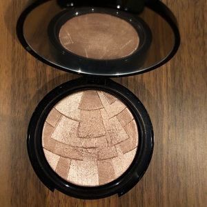 Anastasia BH Illuminator - Riviera